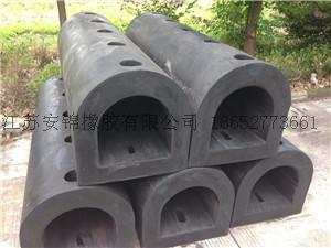  (D型)半圆型橡胶护舷