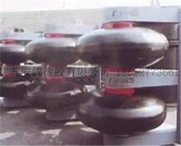  转动型橡胶护舷