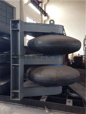  转动型橡胶护舷